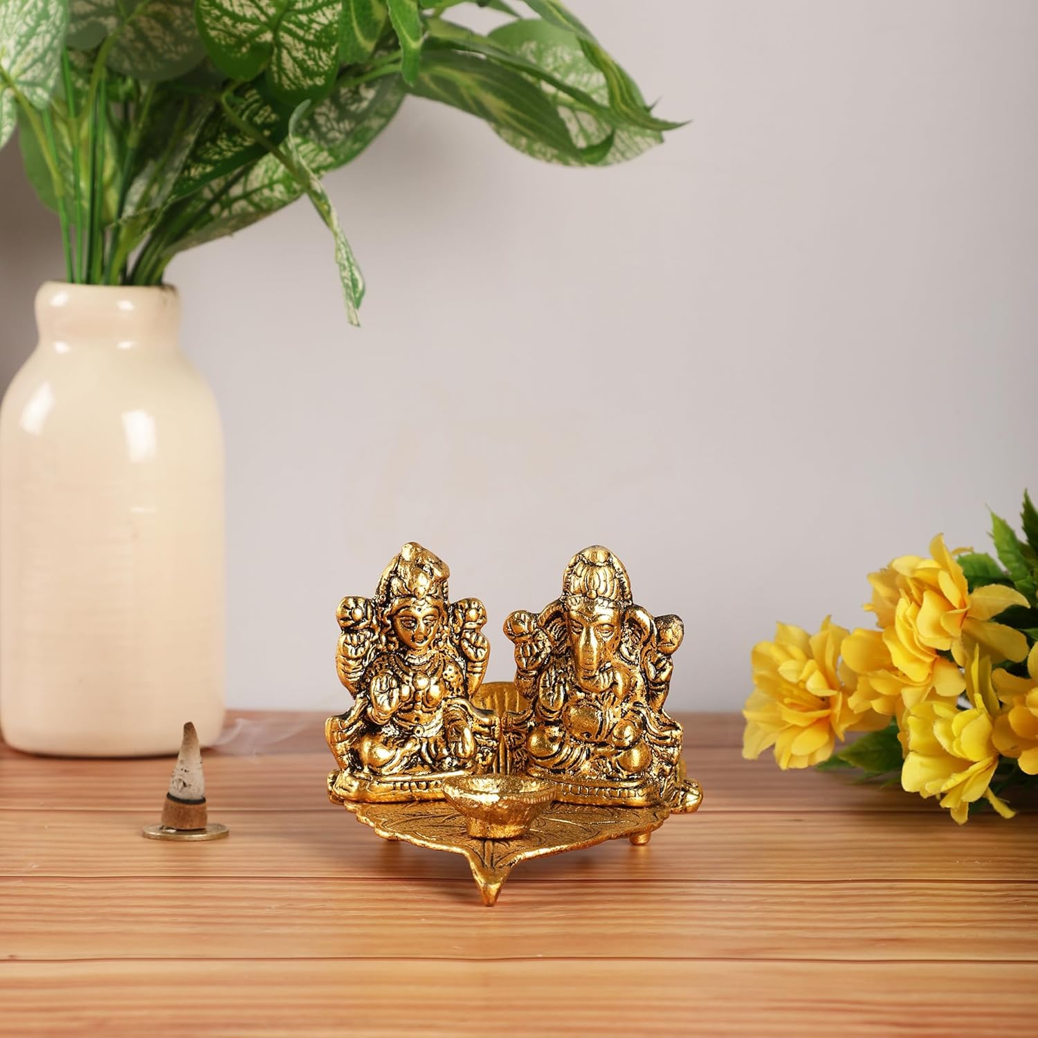 HEYEARTH Goddess Laxmi Ganesh Leaf Diya for Puja & Home | Oil Lamp | Diwali Decoration Items for Home Decor | Diya for Home Temple & Office | Gold Diya for Mandir | Size - 3.9 x 3.2 Inch