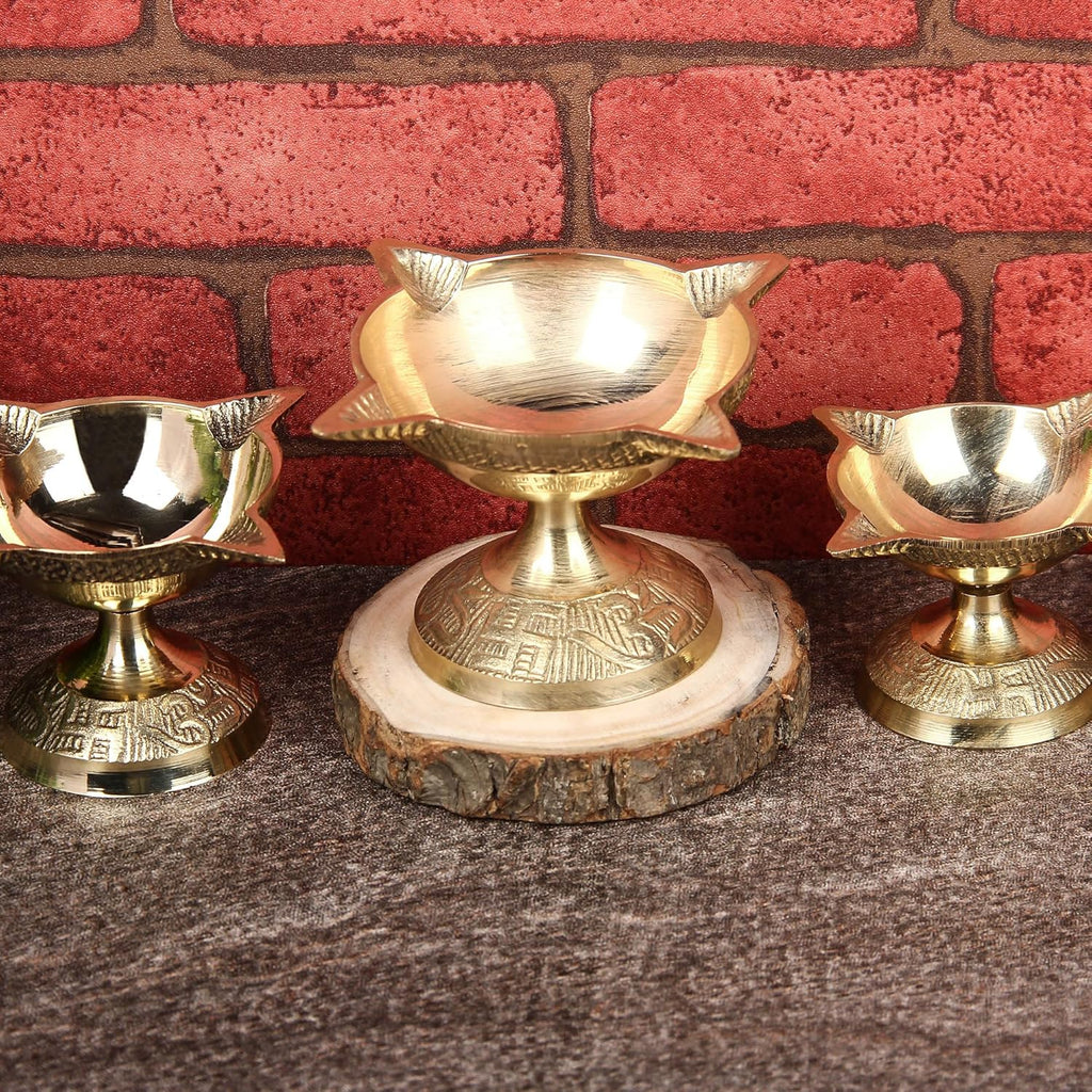 DOKCHAN 4 Face Brass Diya for Pooja, Mandir, Diwali Festival Oil lamp Diya for Daily Pooja/Diwali Pooja Charmukhi Diya for Pooja (Size - 6cm) Pack of - 01